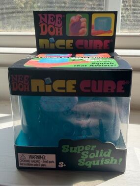 Nice Cube blue Super Solid Squish